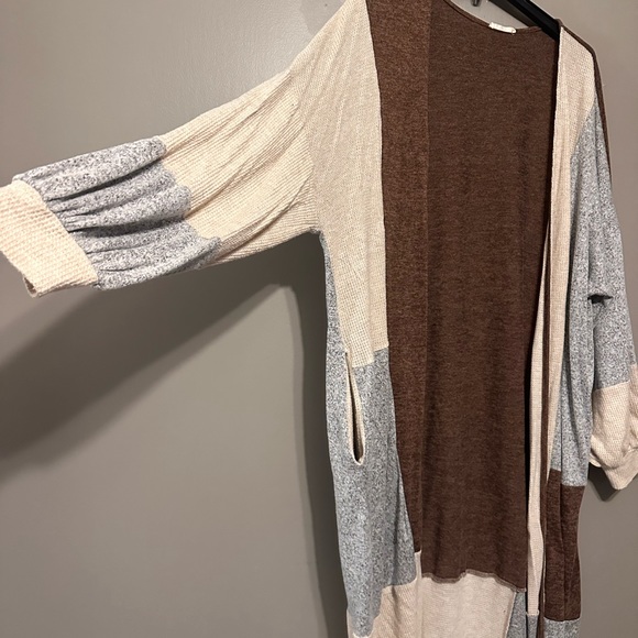 Boutique Lightweight Long Cardigan.Pictures do no justice.Gorgeous on M/L - Picture 5 of 6